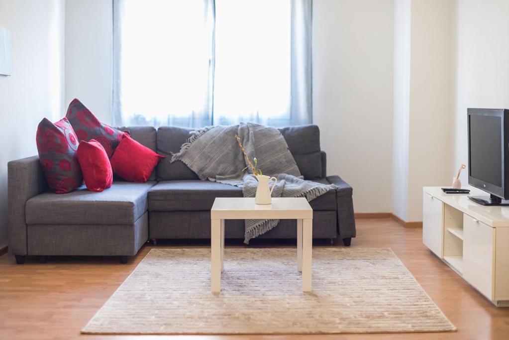 Pame Rentals - Entire Apartment With Free Parking Афины Экстерьер фото