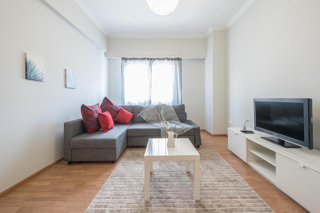 Pame Rentals - Entire Apartment With Free Parking Афины Экстерьер фото