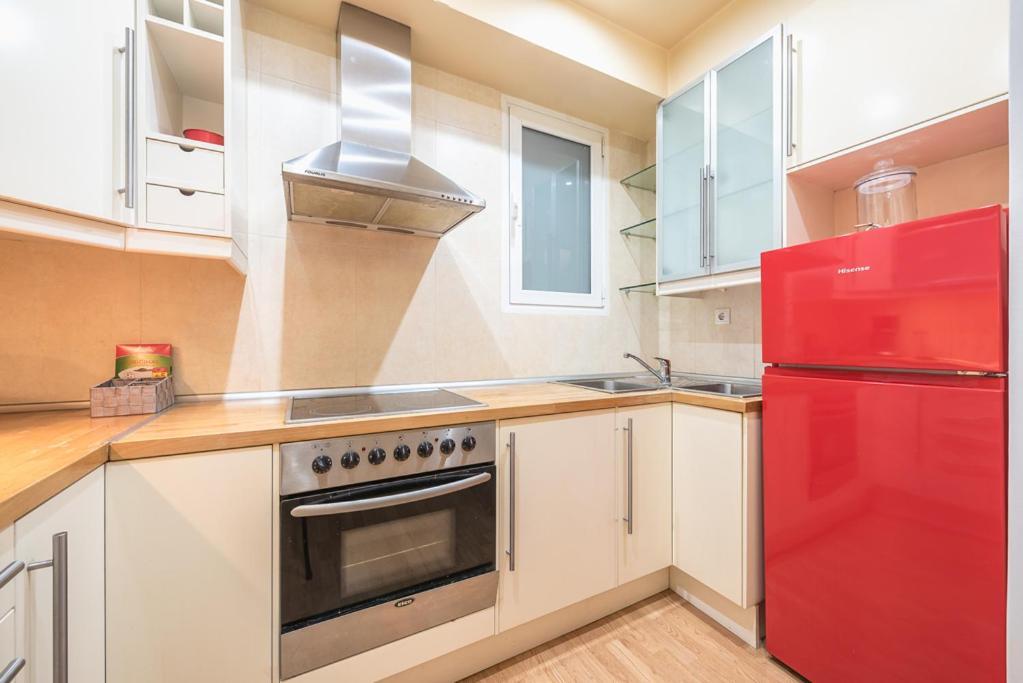 Pame Rentals - Entire Apartment With Free Parking Афины Экстерьер фото