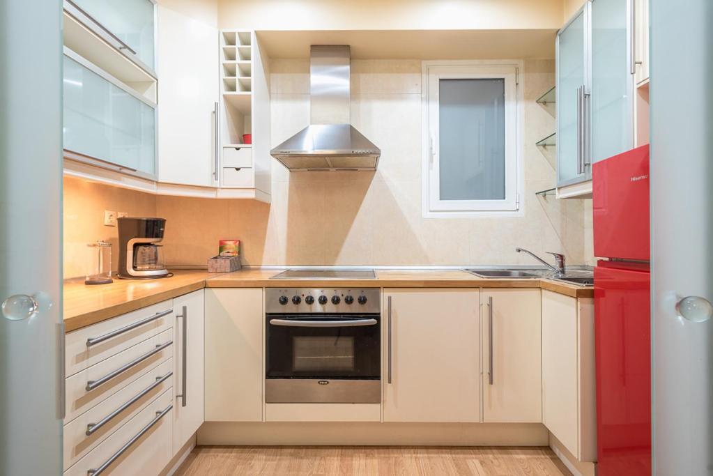 Pame Rentals - Entire Apartment With Free Parking Афины Экстерьер фото