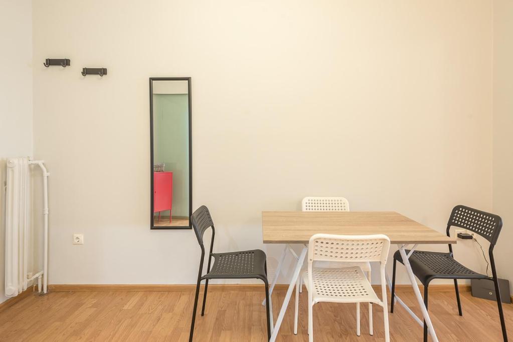 Pame Rentals - Entire Apartment With Free Parking Афины Экстерьер фото