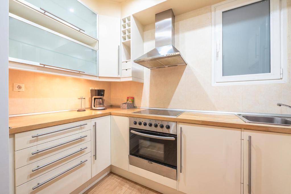 Pame Rentals - Entire Apartment With Free Parking Афины Экстерьер фото