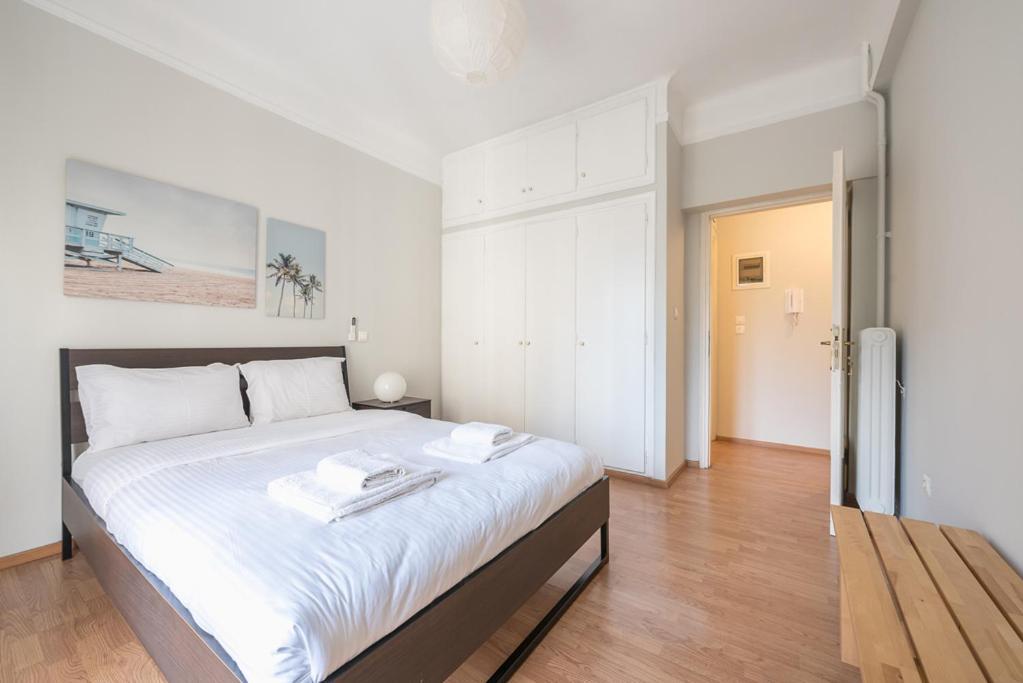 Pame Rentals - Entire Apartment With Free Parking Афины Экстерьер фото
