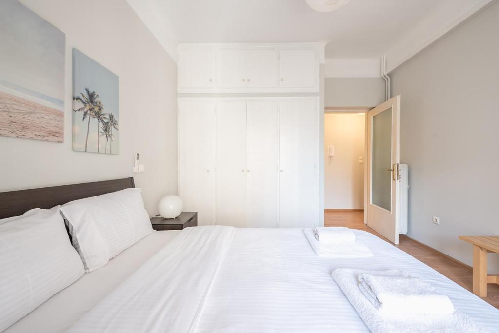 Pame Rentals - Entire Apartment With Free Parking Афины Экстерьер фото